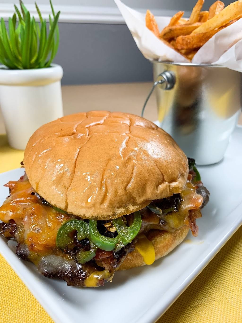 Bos Burgers, Wings and Things | restaurant | 216 S Santa Fe Ave, Edmond, OK 73003, USA | 4058447667 OR +1 405-844-7667