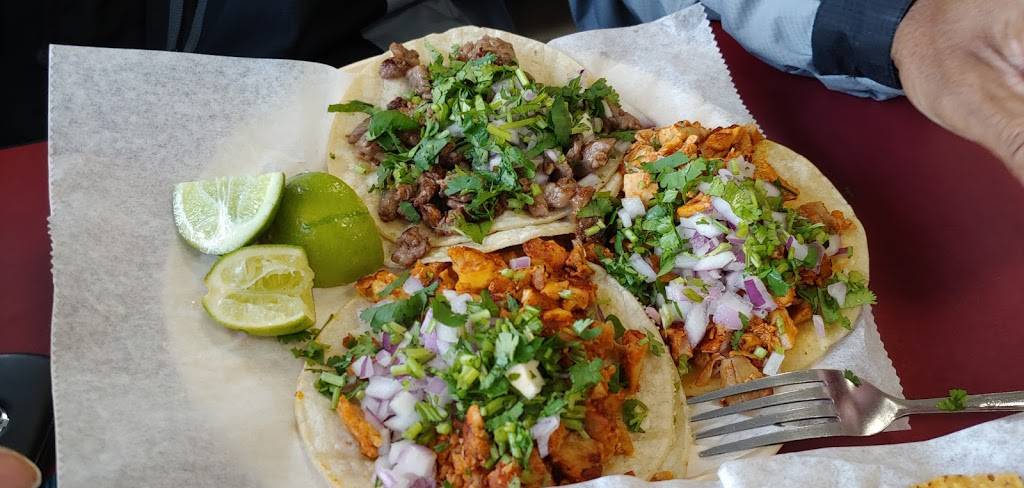 Los Burritos Tapatios | restaurant | 849 E Roosevelt Rd, Lombard, IL 60148, USA | 6302689321 OR +1 630-268-9321