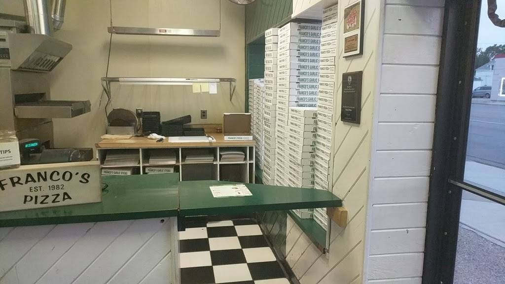 Francos Pizzeria | restaurant | 24662 Van Dyke Ave, Center Line, MI 48015, USA | 5867555540 OR +1 586-755-5540