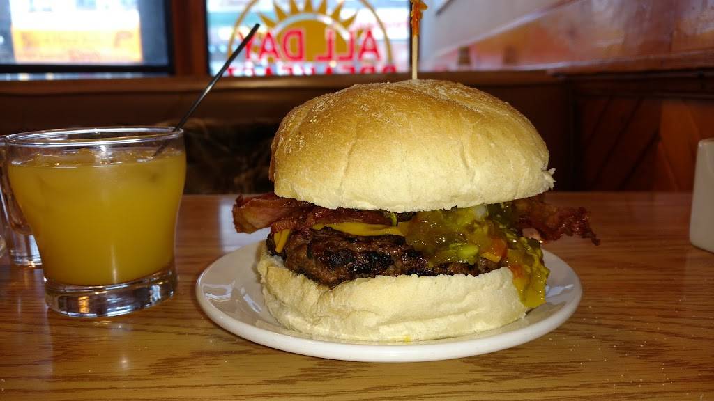 Dinos Dining Lounge | restaurant | 510 Dundas St, Woodstock, ON N4S 1C3, Canada | 5195375892 OR +1 519-537-5892