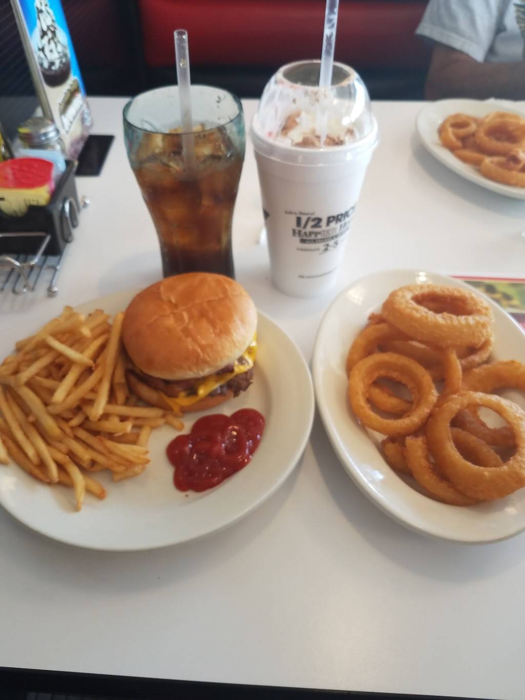 Steak n Shake | restaurant | 5308 Fields Ertel Rd, Cincinnati, OH 45249, USA | 5137709540 OR +1 513-770-9540