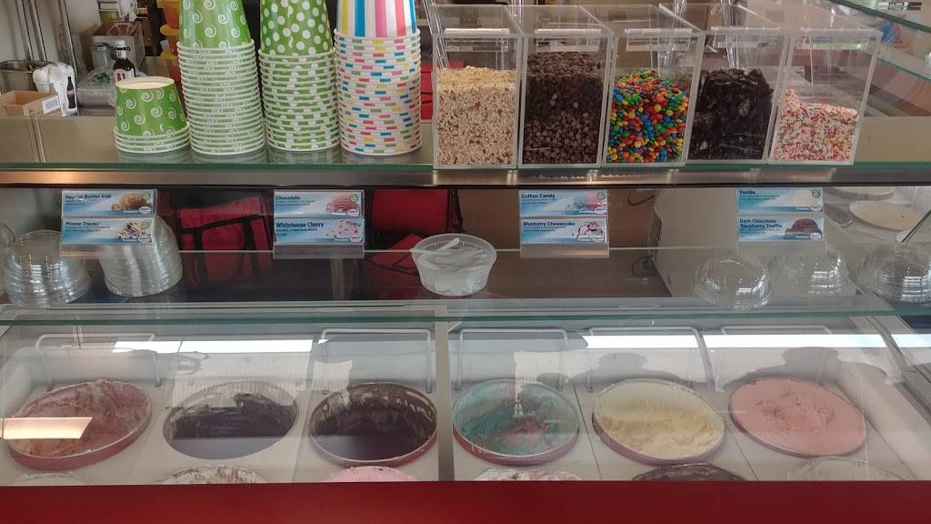 Tommys Red Hots | restaurant | 875 E Terra Cotta Ave, Crystal Lake, IL 60014, USA | 8158936537 OR +1 815-893-6537