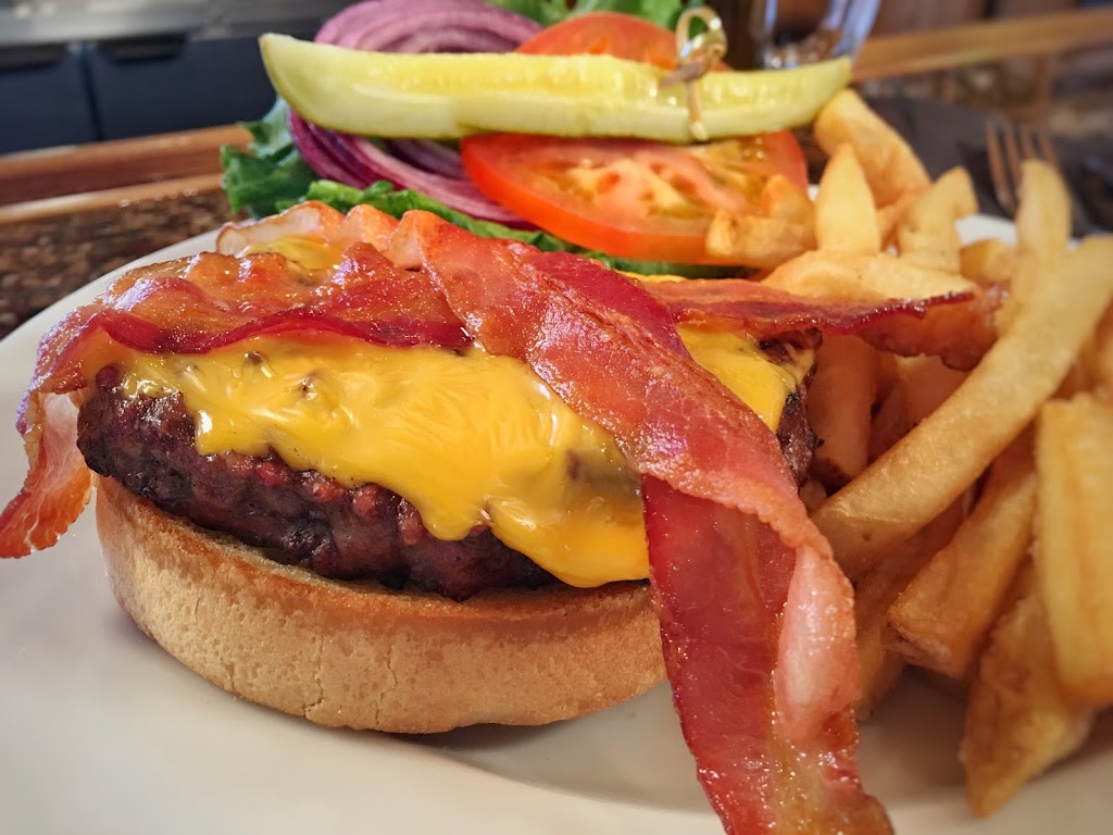 Sandbar & Grill at Divots | restaurant | 4200 W Norfolk Ave, Norfolk, NE 68701, USA | 4028442985 OR +1 402-844-2985