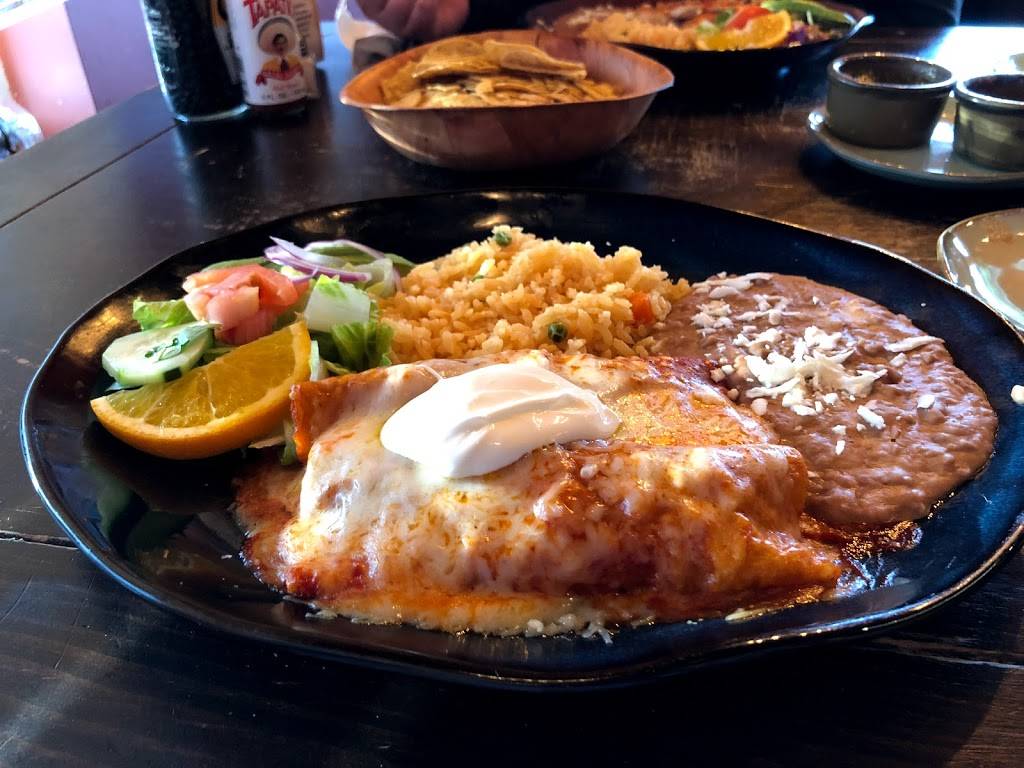 Hacienda El Mirador | restaurant | 5805 N Humboldt Ave, Peoria, IL 61614, USA | 3098392820 OR +1 309-839-2820