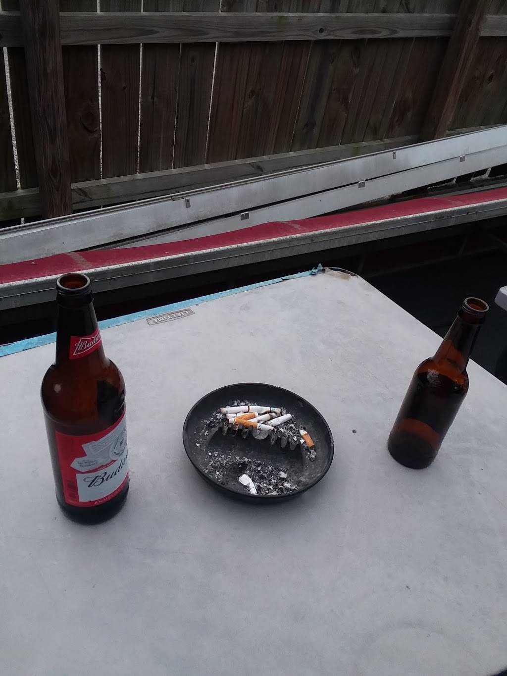 Magnums Bar and Grill | restaurant | 407 E Main St, East Alton, IL 62024, USA | 6182593794 OR +1 618-259-3794