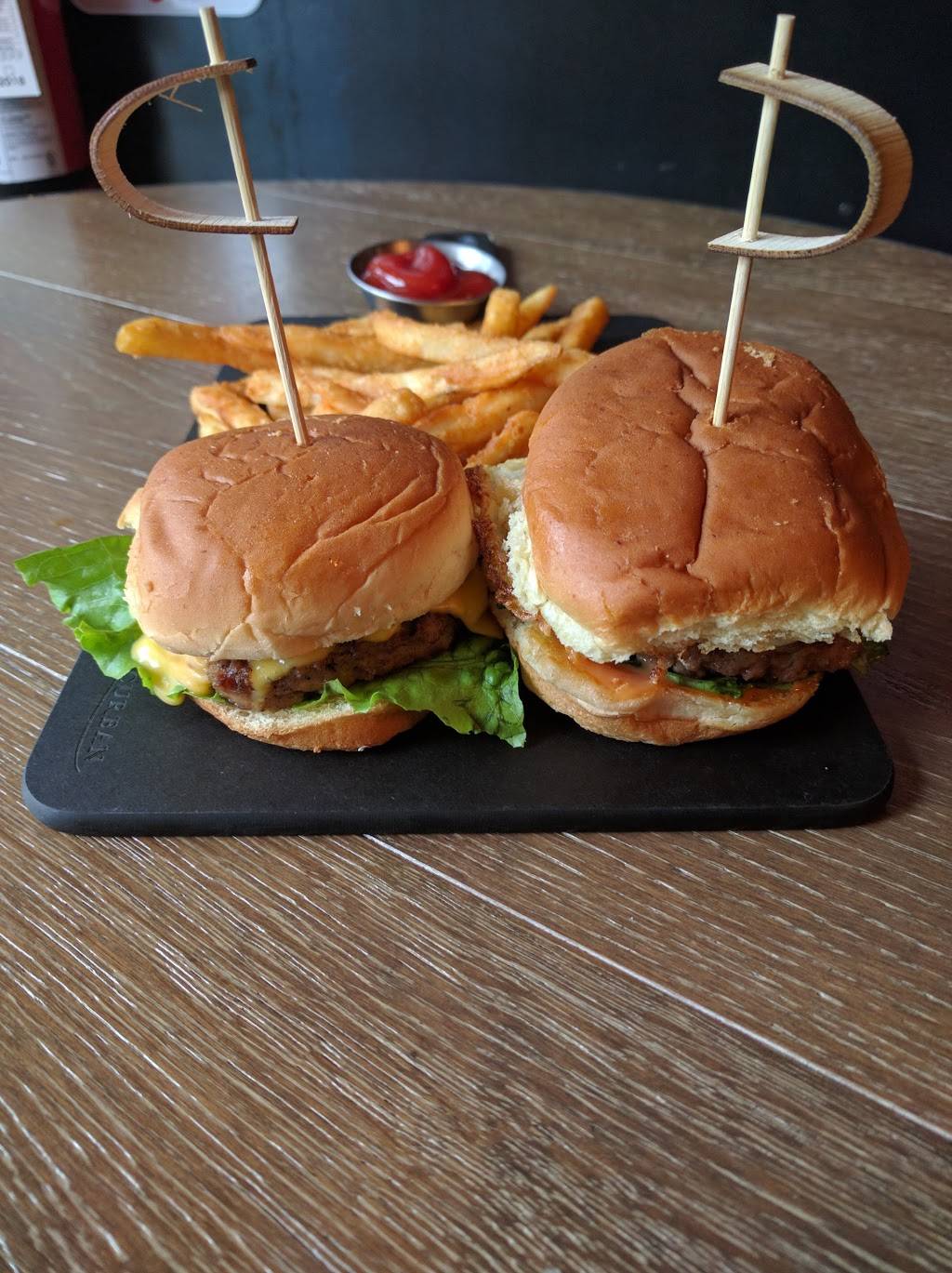 Pelicana Chicken | restaurant | 47-08 Greenpoint Ave, Sunnyside, NY 11104, USA | 7182556650 OR +1 718-255-6650