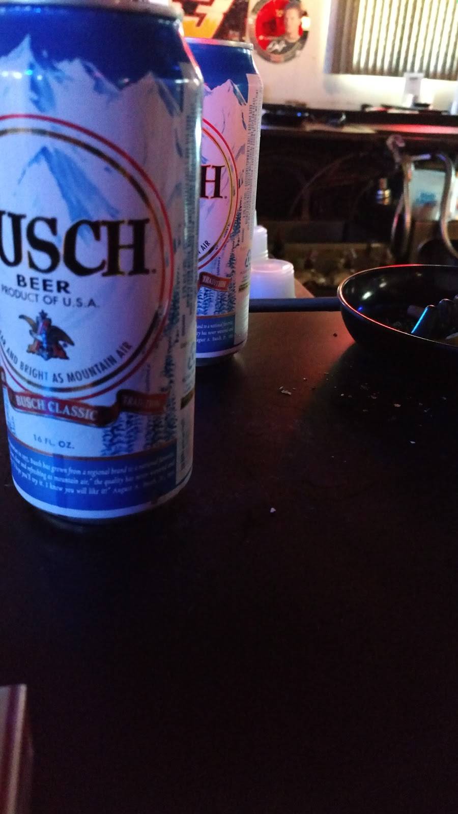 Six Packs Bar & Grill | restaurant | 3708 Ellwood Rd, New Castle, PA 16101, USA | 7249249724 OR +1 724-924-9724