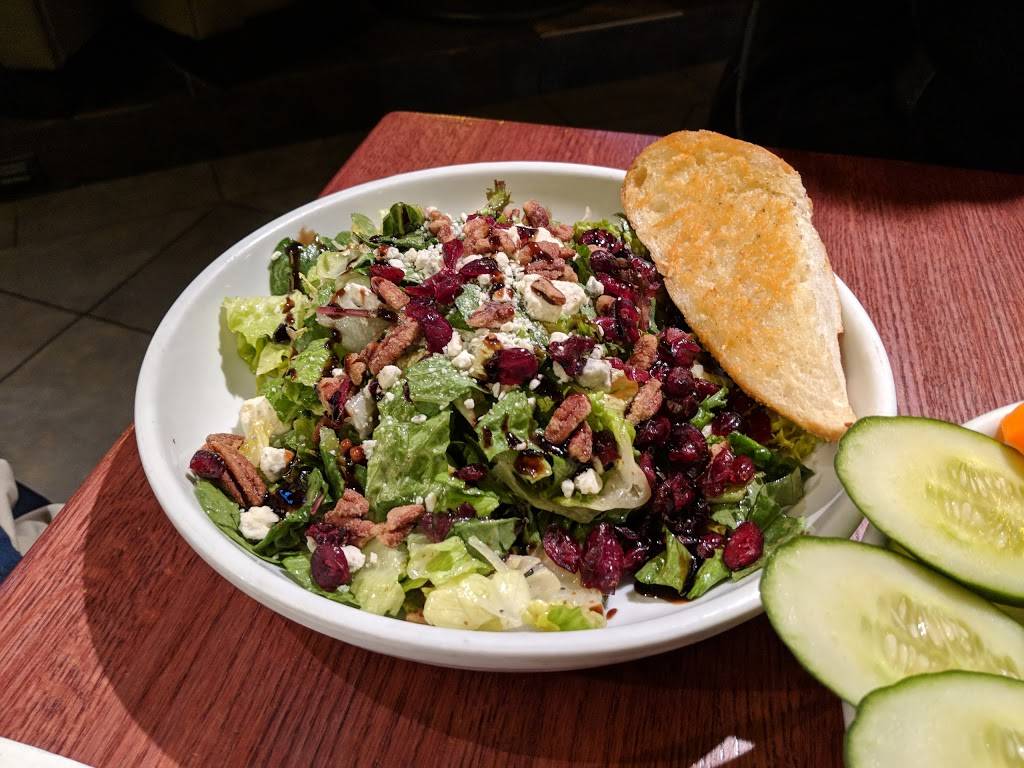 Bar Louie | night club | 5615 N Cumberland Ave, Chicago, IL 60631, USA | 7733328029 OR +1 773-332-8029