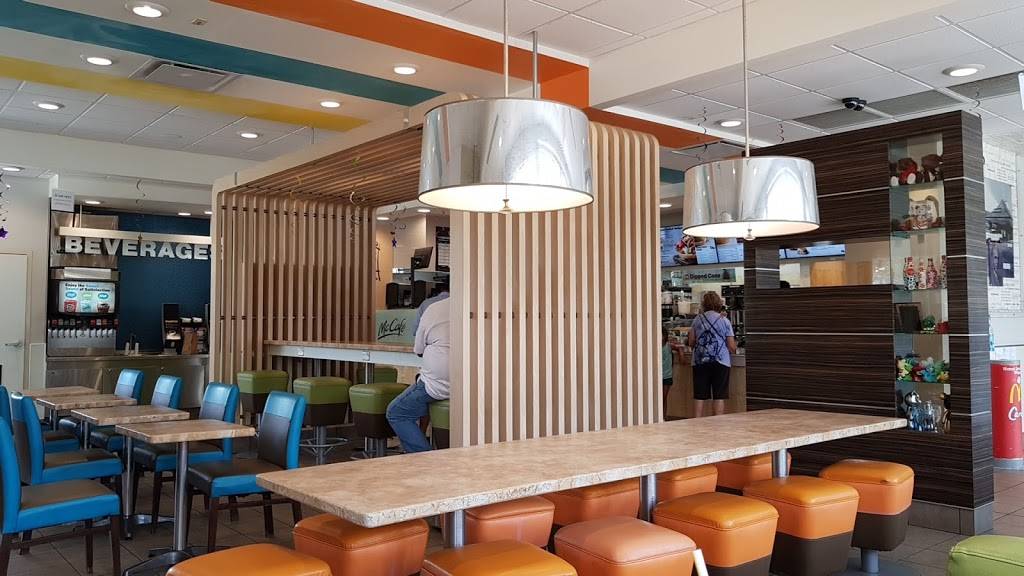 McDonalds | cafe | 820 W Hind Dr, Honolulu, HI 96821, USA | 8083775101 OR +1 808-377-5101