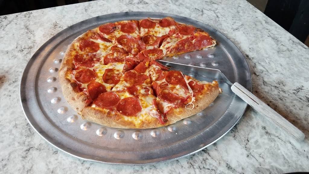 Lances Pizza & Subs | restaurant | 861 US-79, Dover, TN 37058, USA | 9312322353 OR +1 931-232-2353