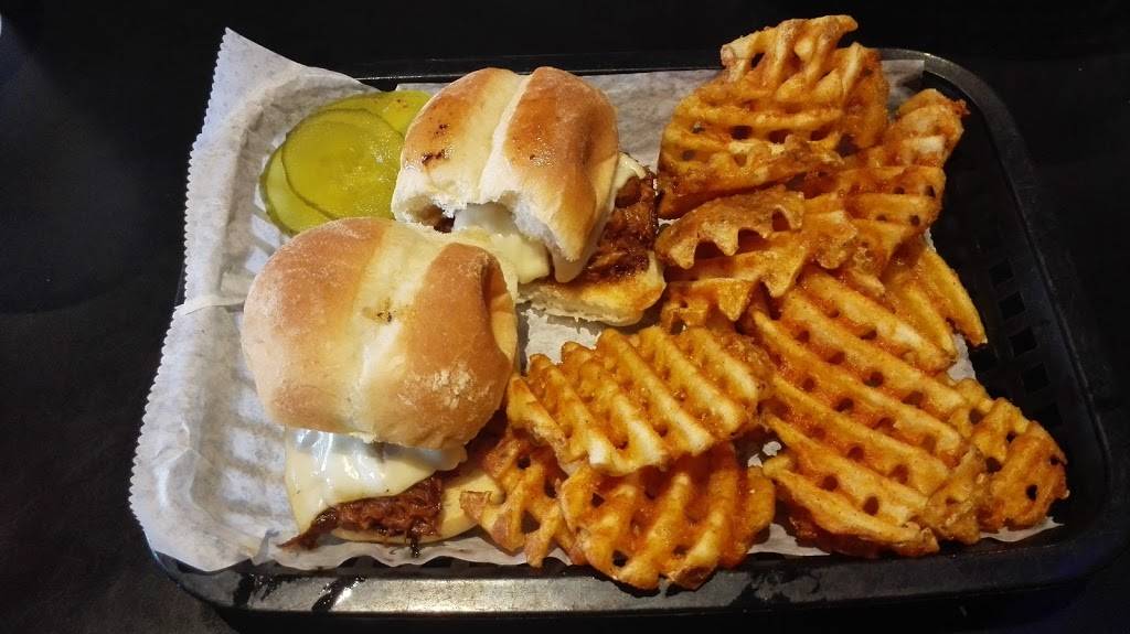 Campus Bar & Grill | restaurant | 304 S 9th St #100, Columbia, MO 65201, USA | 5738170996 OR +1 573-817-0996