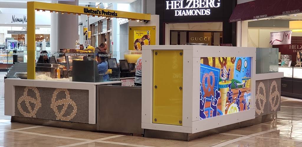 Wetzels Pretzels | restaurant | 1 Garden State Plaza Blvd #9240, Paramus, NJ 07652, USA | 2018430768 OR +1 201-843-0768