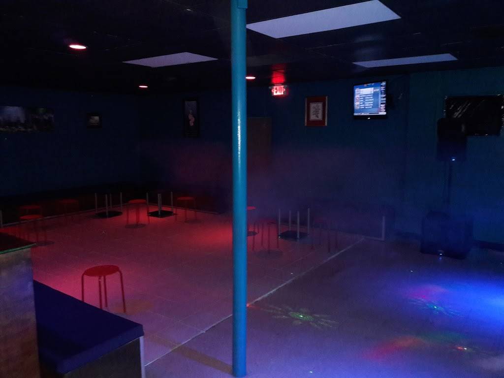 Sunnight lounge | night club | 1045 Maryville Pike, Knoxville, TN 37920, USA | 8652689311 OR +1 865-268-9311