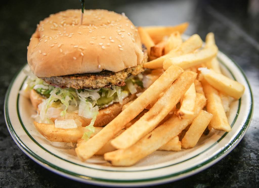 Mel & Fayes Diner | restaurant | 31 CA-88, Jackson, CA 95642, USA | 2092230853 OR +1 209-223-0853