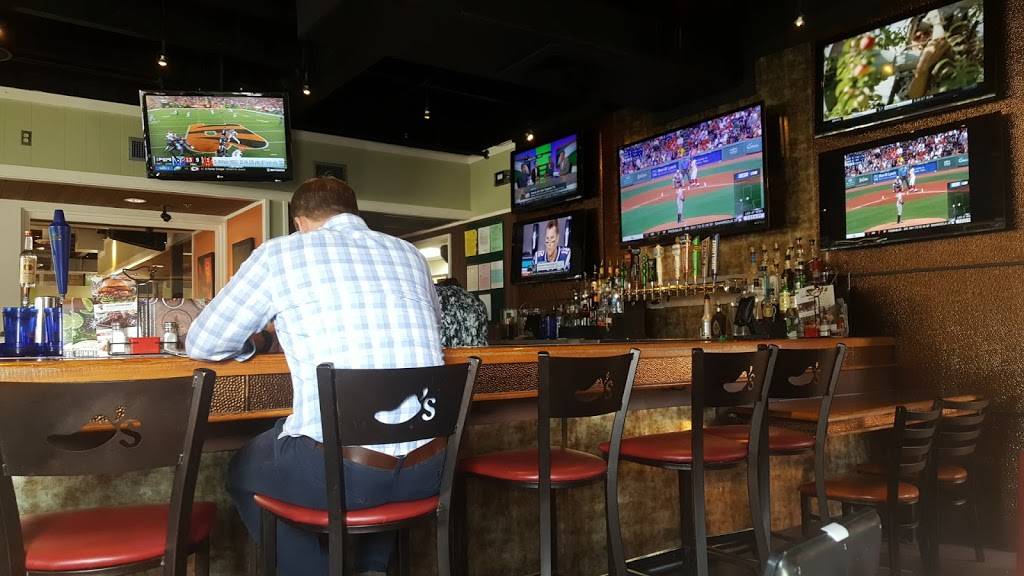 Chilis Grill & Bar | meal takeaway | 255 Vista Village Dr, Vista, CA 92083, USA | 7606391958 OR +1 760-639-1958