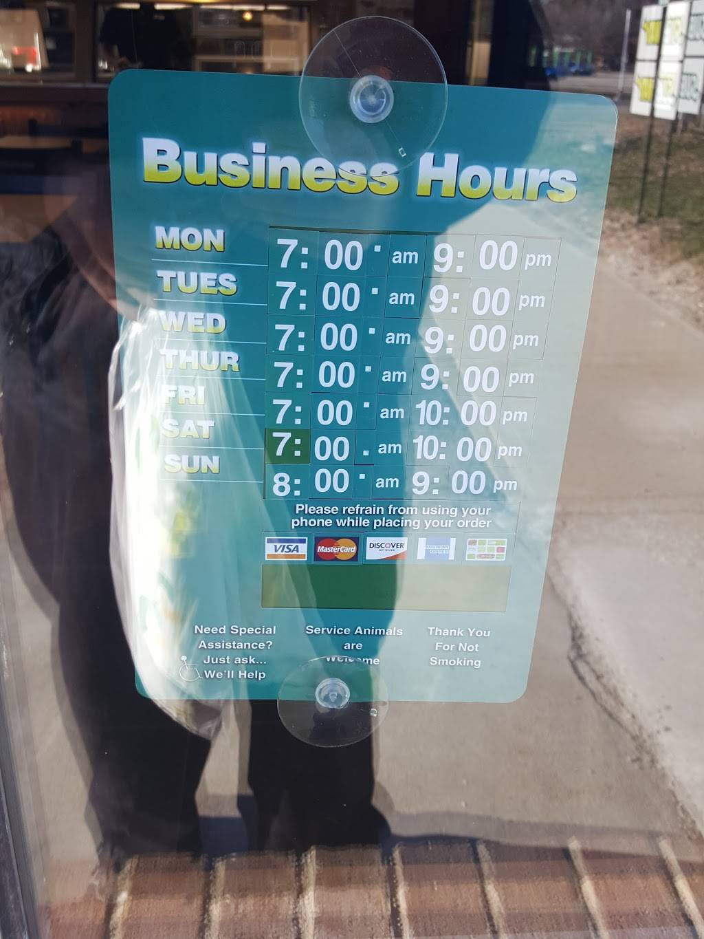 Subway | restaurant | 27695 Grand River Ave, Livonia, MI 48152, USA | 3135921021 OR +1 313-592-1021