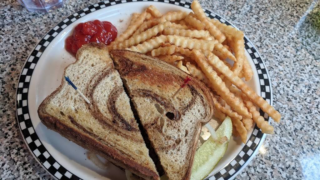 Guss Diner | restaurant | 110 Keenan Court, Verona, WI 53593, USA | 6084970230 OR +1 608-497-0230