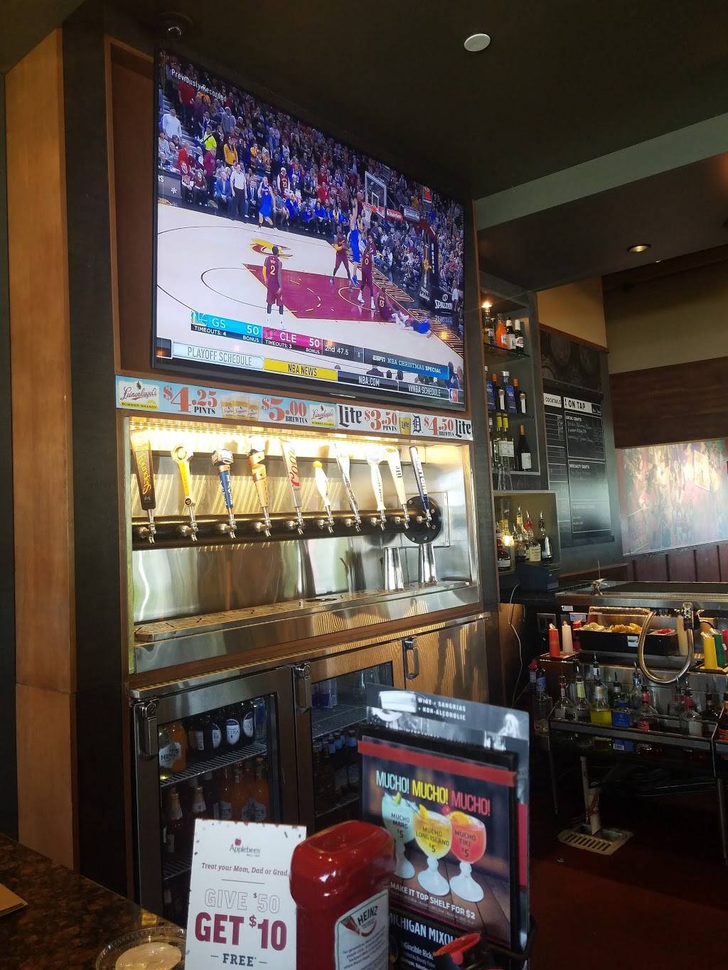 Applebees Grill + Bar | restaurant | 2111 W 8 Mile Rd, Detroit, MI 48203, USA | 3135865980 OR +1 313-586-5980