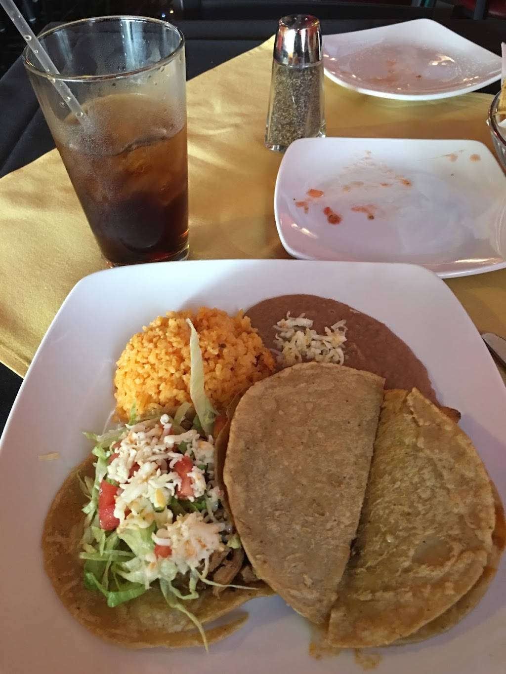 La Cabanita | restaurant | 118 Burr Ridge Pkwy, Burr Ridge, IL 60527, USA | 6303218000 OR +1 630-321-8000