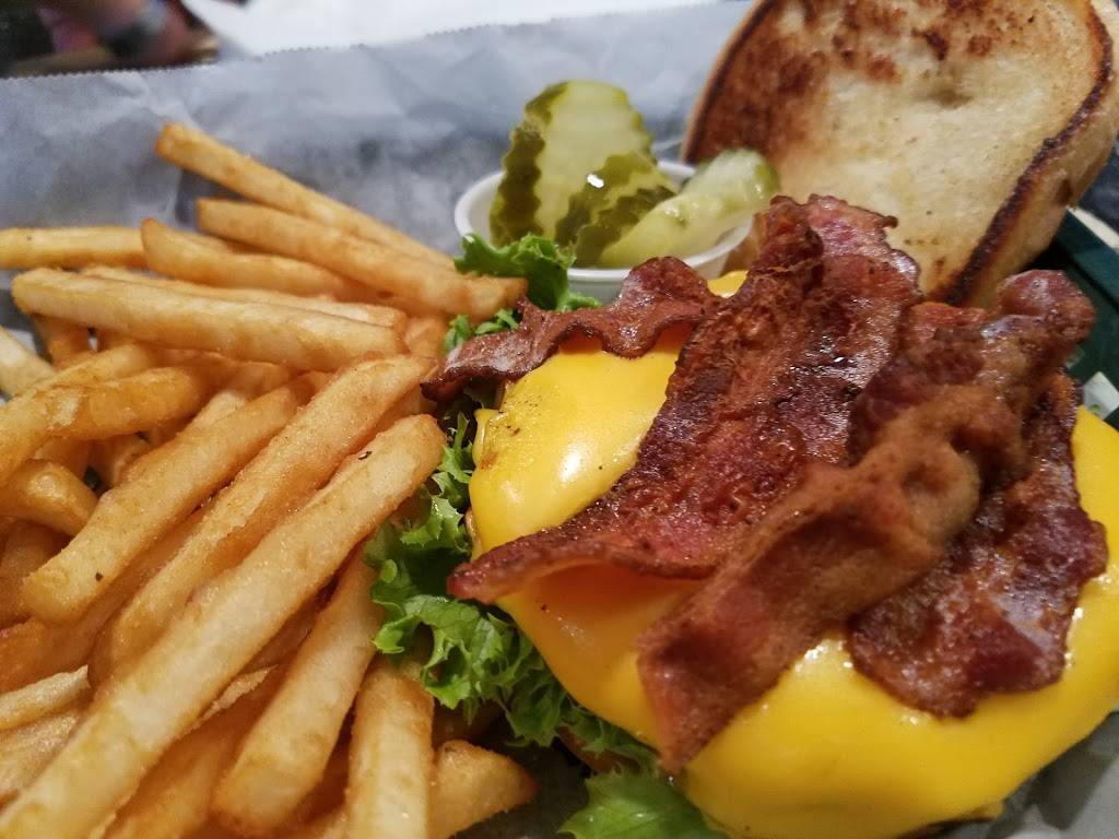 CJs Bar & Grill | restaurant | 538 S Main St, Fall River, WI 53932, USA | 9204843888 OR +1 920-484-3888