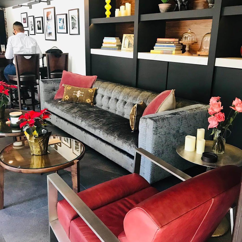 Table 14 Bar & Restaurant | restaurant | 2951 S Bayshore Dr, Miami, FL 33133, USA | 30544121002015 OR +1 305-441-2100 ext. 2015