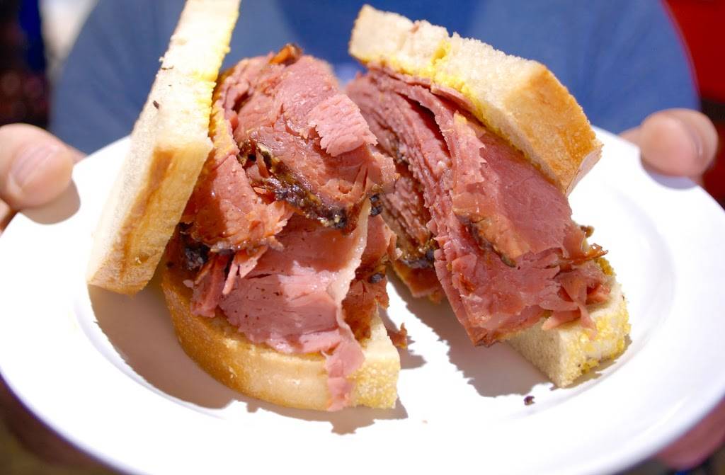 Main Deli - Smoked Meat - Steak - Poutine | restaurant | 3864 Boul St-Laurent, Montréal, QC H2W 1Y2, Canada | 5148438126 OR +1 514-843-8126