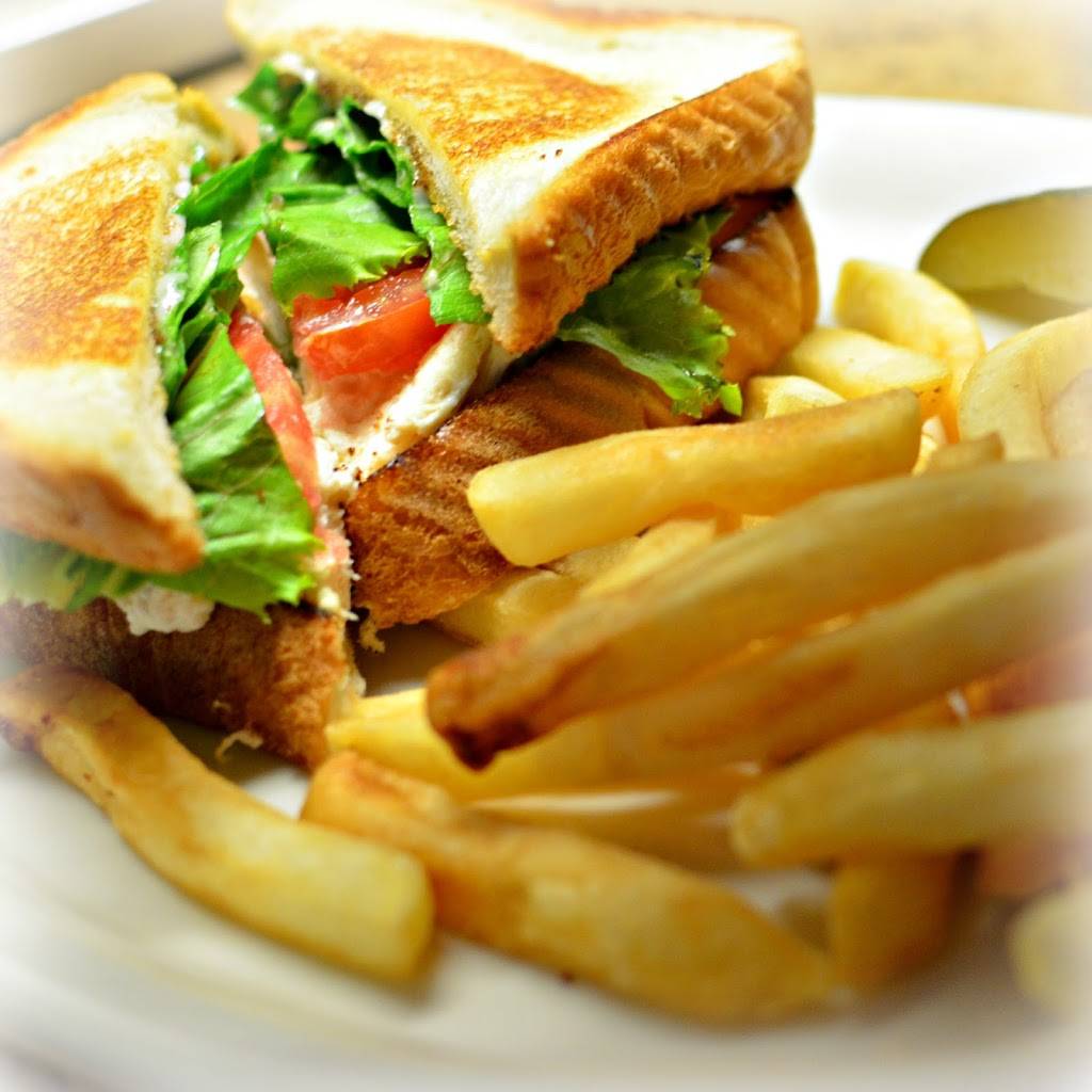 Old Town Grille | restaurant | 50 River Run Rd, Childersburg, AL 35044, USA | 2563785022 OR +1 256-378-5022