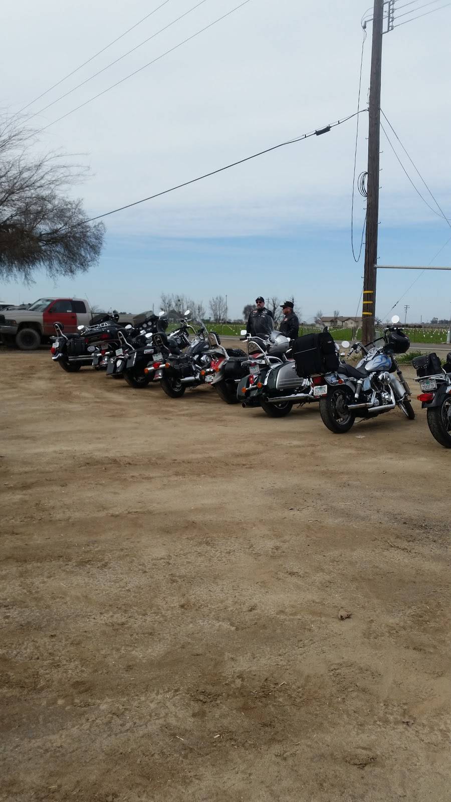 Browns Bar & Grill, Inc. | restaurant | 5020 19 1/2 Ave, Riverdale, CA 93656, USA | 5599231222 OR +1 559-923-1222