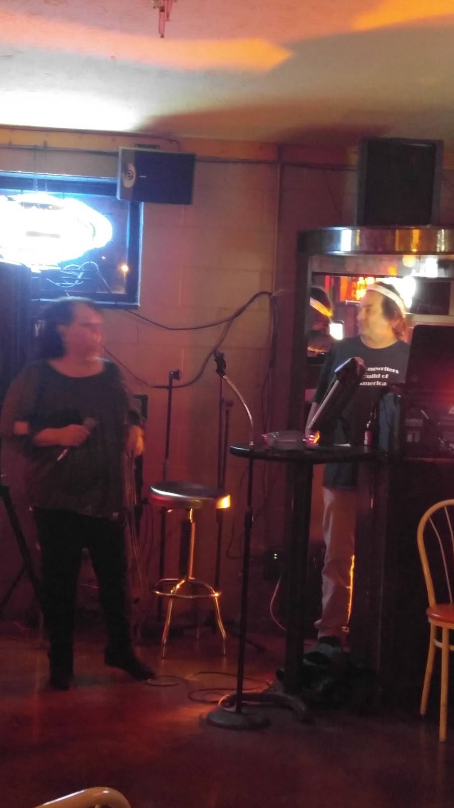 B & B | restaurant | 1423 Culbertson Ave, New Albany, IN 47150, USA | 8127259955 OR +1 812-725-9955