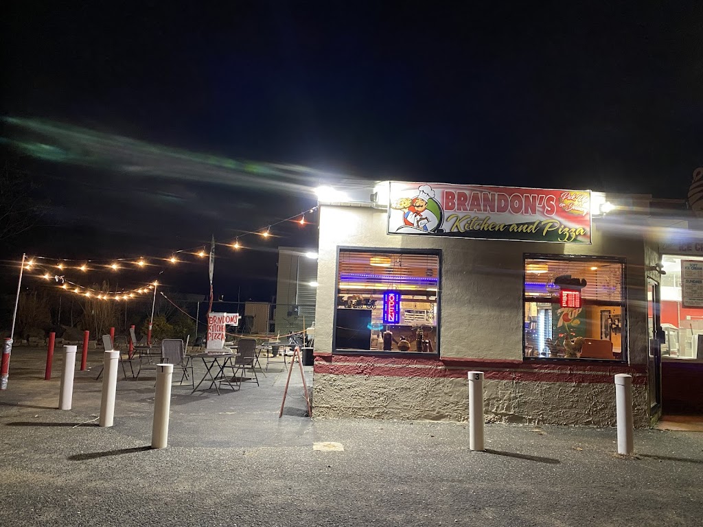 Brandons Kitchen Pizza | restaurant | 215 Forsgate Dr, Jamesburg, NJ 08831, USA | 7329450300 OR +1 732-945-0300