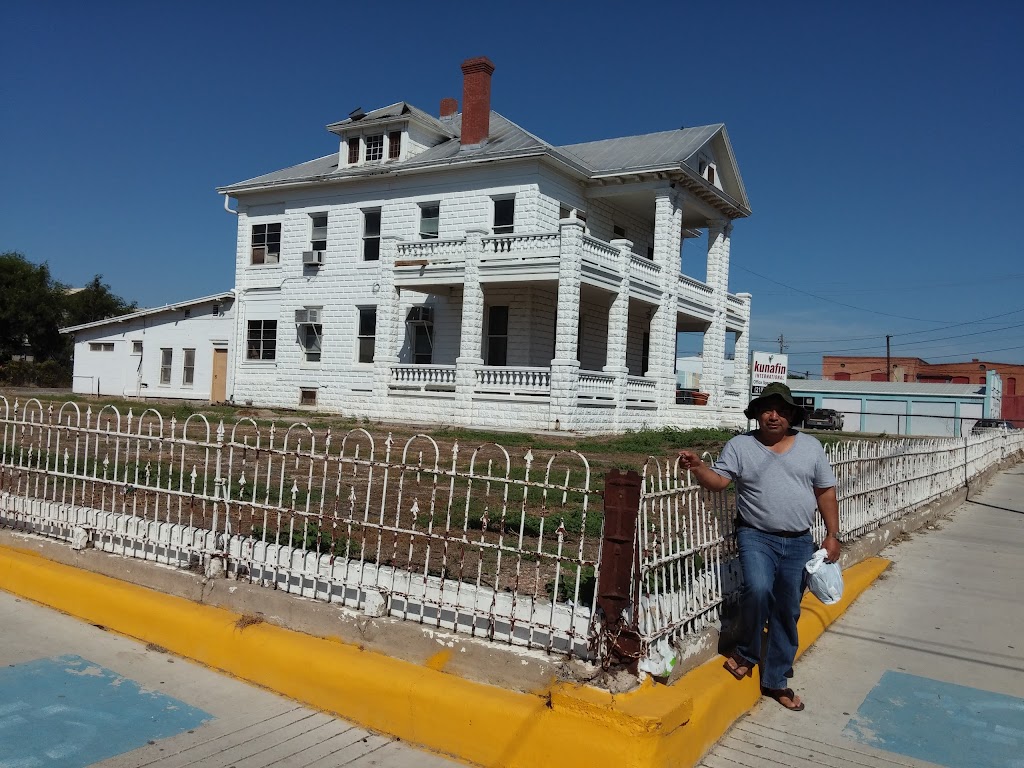 El Rincon De Veronica | restaurant | 230 Washington St, Eagle Pass, TX 78852, USA | 8307733301 OR +1 830-773-3301