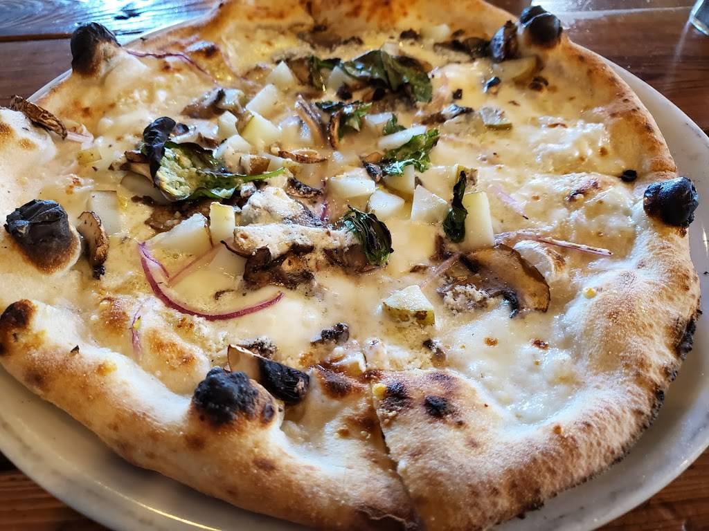 Il Lazzarone Pizza | restaurant | 412 Delaware St A, Kansas City, MO 64105, USA | 8165413695 OR +1 816-541-3695