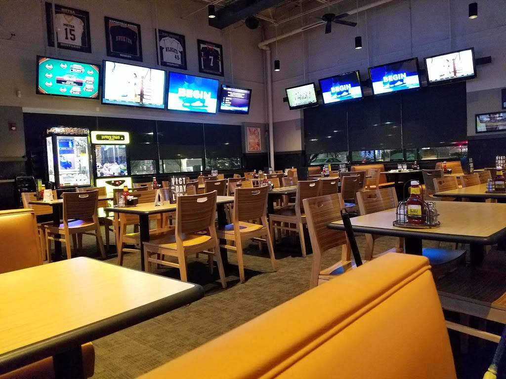 Buffalo Wild Wings | restaurant | 28241 Diehl Rd, Warrenville, IL 60555, USA | 6308362999 OR +1 630-836-2999