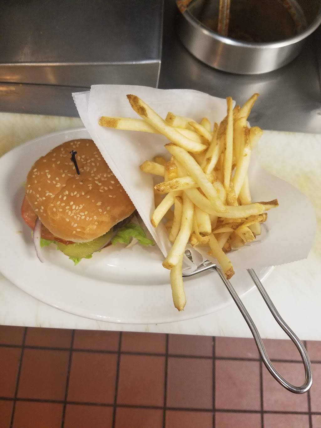 Louies Texas Red Hots | restaurant | 1098 Elmwood Ave, Buffalo, NY 14222, USA | 7168824687 OR +1 716-882-4687