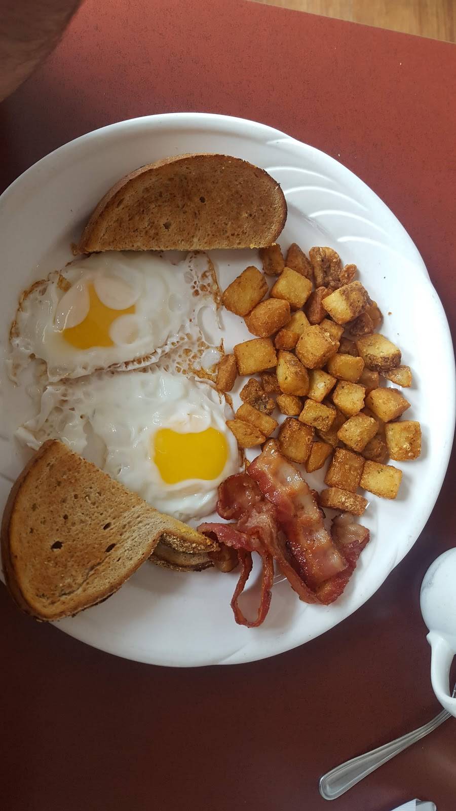 H&S Restaurant & Gas Bar | restaurant | 78 Lone Pine Rd, Port Severn, ON L0K 1S0, Canada | 7055382941 OR +1 705-538-2941