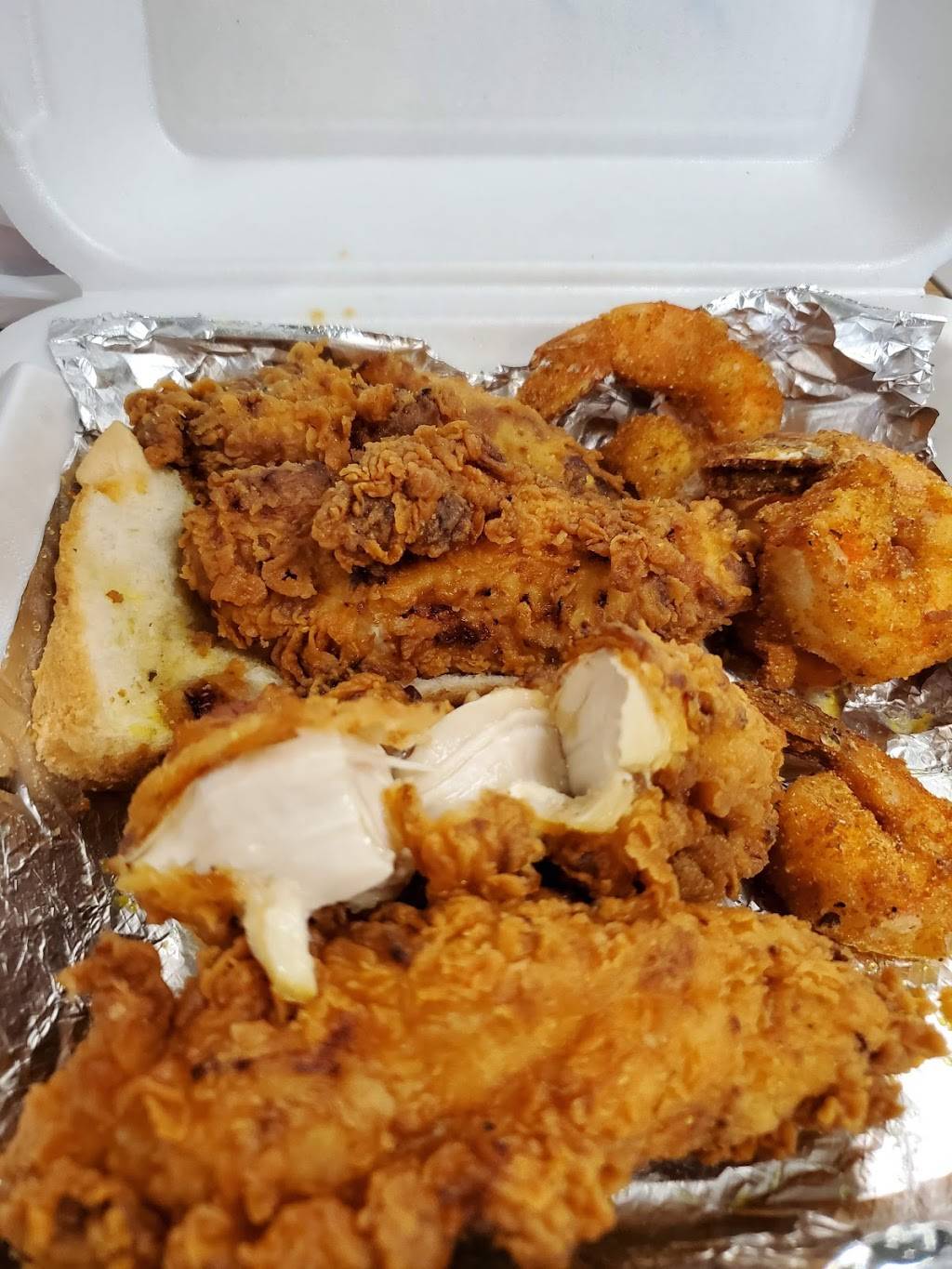 4 Brothers Chicken & Fish | restaurant | 1975 Madison Ave SE, Grand Rapids, MI 49507, USA | 6162453386 OR +1 616-245-3386