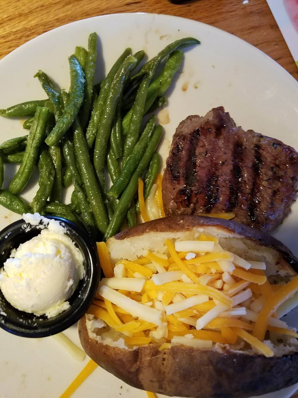 Applebees Grill + Bar | restaurant | 1627-34 Opelika Rd, Auburn, AL 36830, USA | 3348877747 OR +1 334-887-7747