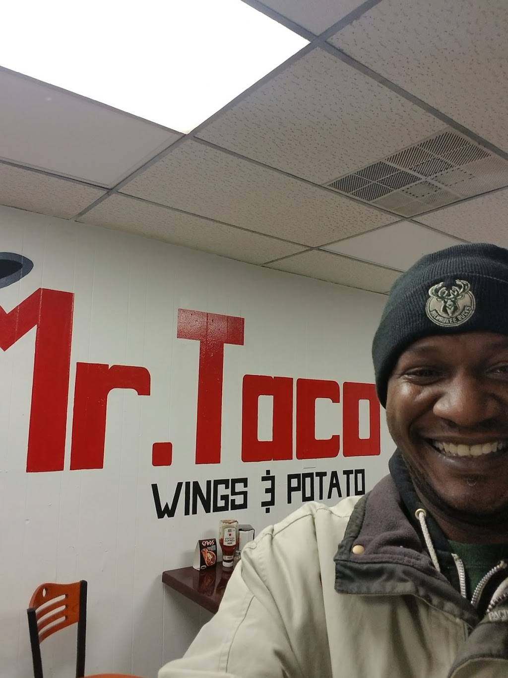 Mr. Taco, Wings & Potato - Fast Food Restaurant Milwaukee | restaurant | 831 S Cesar E Chavez Dr, Milwaukee, WI 53204, USA | 4148374035 OR +1 414-837-4035