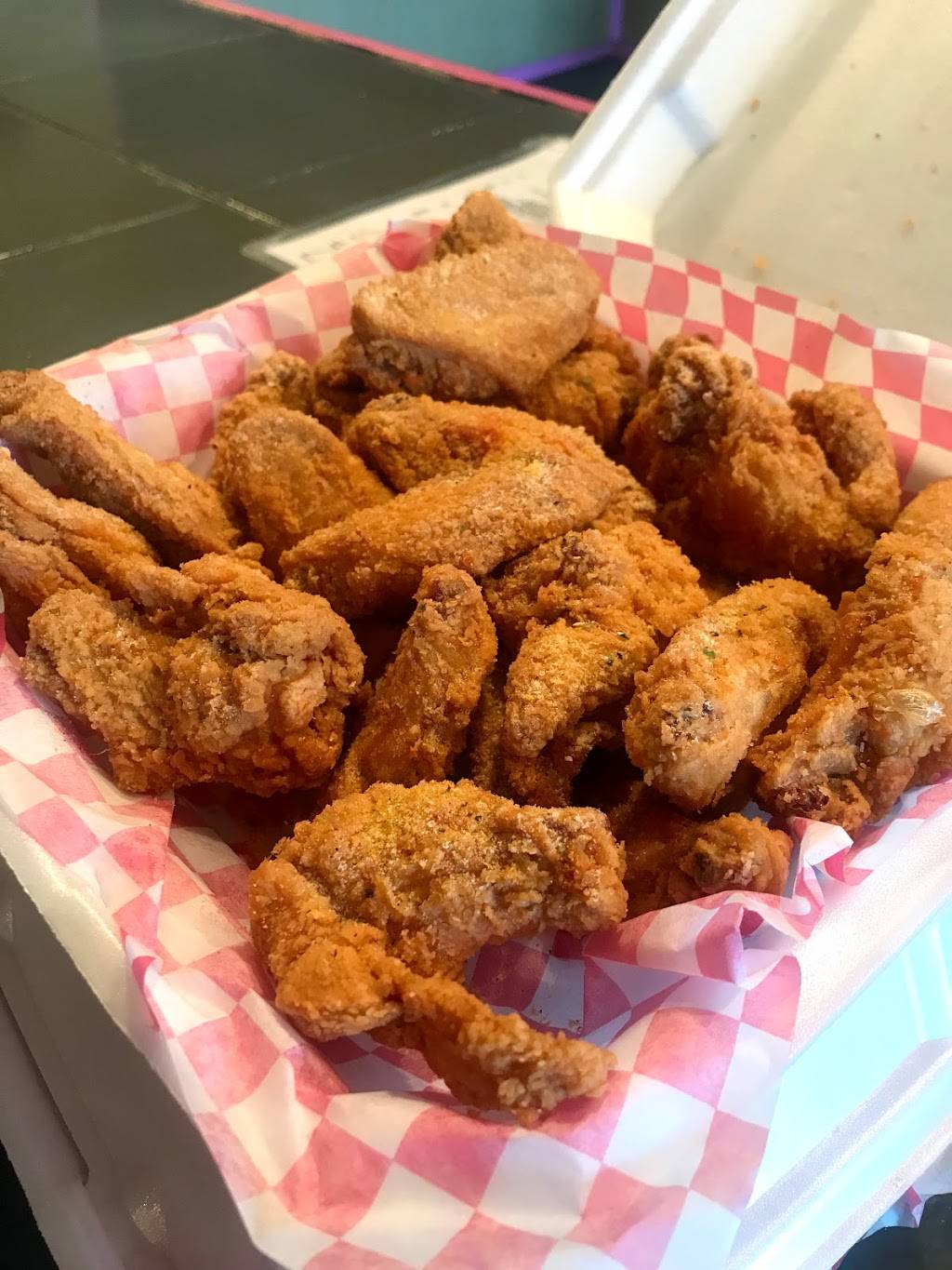Freakyz Wingz | restaurant | 2517 Martin Luther King Jr Ave, Knoxville, TN 37914, USA | 8657714428 OR +1 865-771-4428