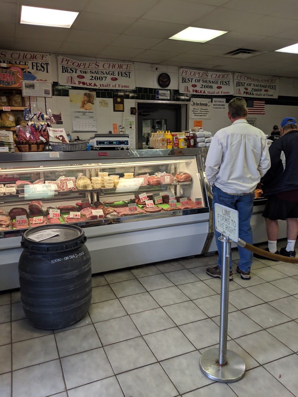 Raddells Sausage Shop Inc | restaurant | 478 E 152nd St, Cleveland, OH 44110, USA | 2164861944 OR +1 216-486-1944