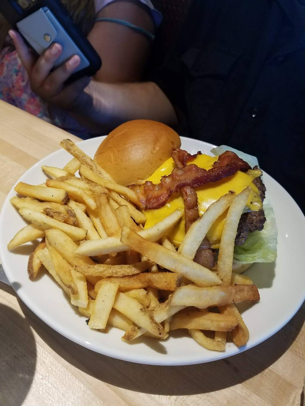 Applebees Grill + Bar | restaurant | 2114 E Lincoln Ave, Anaheim, CA 92806, USA | 7148177806 OR +1 714-817-7806