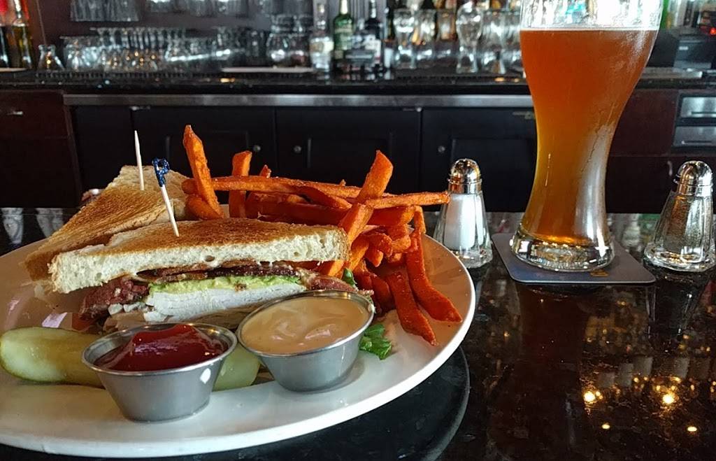 The Heights Restaurant & Bar | restaurant | 1883 N Campus Ave, Upland, CA 91784, USA | 9099813663 OR +1 909-981-3663