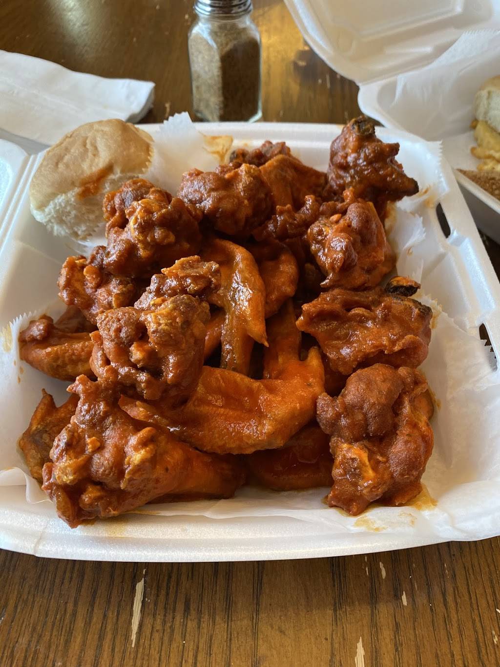 Tru Wings | restaurant | 7742 US-64, Oakland, TN 38060, USA | 9012357124 OR +1 901-235-7124