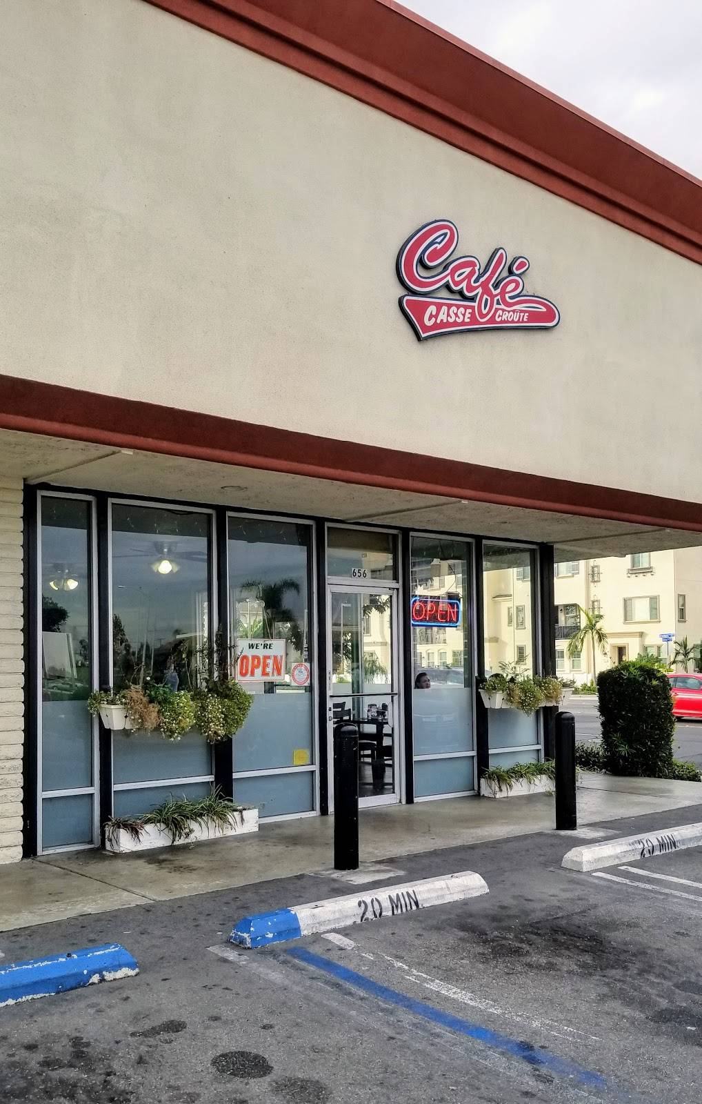 Cafe Casse Croute | cafe | 656 S Brookhurst St, Anaheim, CA 92804, USA | 7147748013 OR +1 714-774-8013