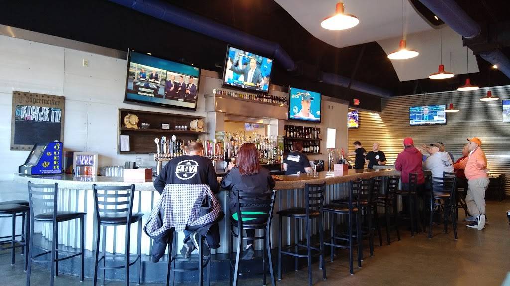 Tapped Crafthouse | restaurant | 2181 Upton Dr STE 400, Virginia Beach, VA 23454, USA | 7574302200 OR +1 757-430-2200