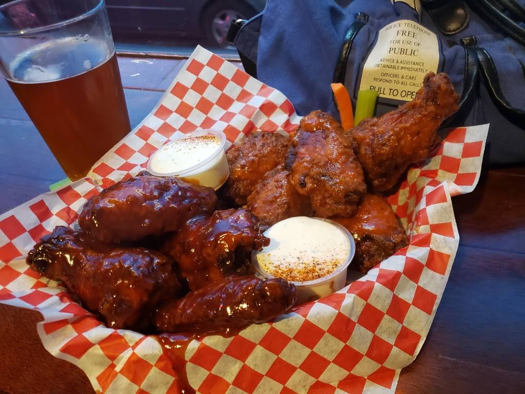 Bellas Sports Pub | restaurant | 134 Broadway St, Chico, CA 95928, USA | 5308935253 OR +1 530-893-5253