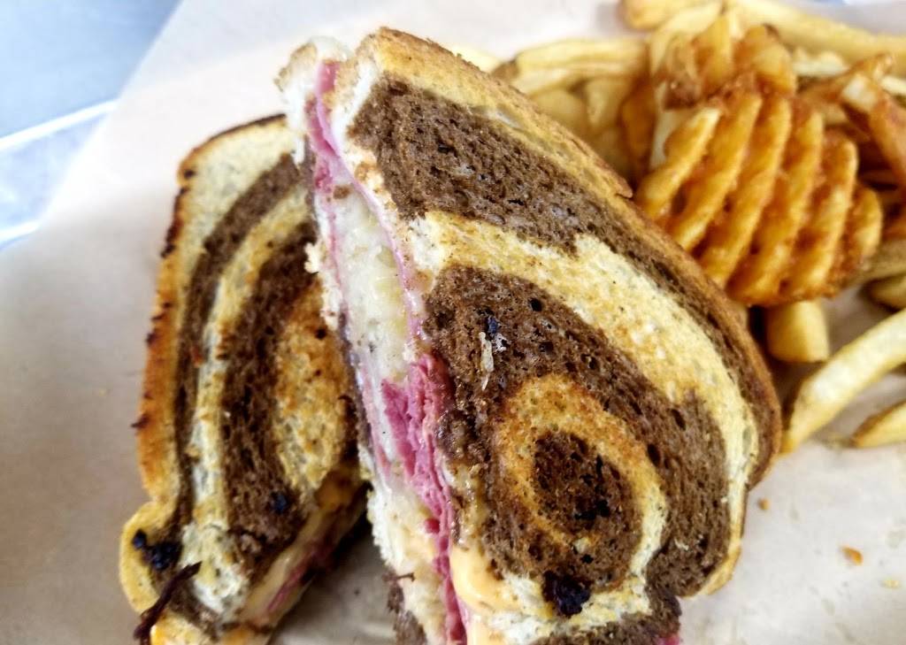 Narrow Bridge Brewhouse | restaurant | 2840 Shawano Ave, Green Bay, WI 54313, USA | 9203934015 OR +1 920-393-4015