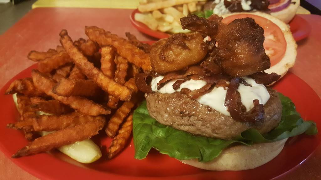 Planet Follywood | restaurant | 32 Center St, Folly Beach, SC 29439, USA | 8435887380 OR +1 843-588-7380