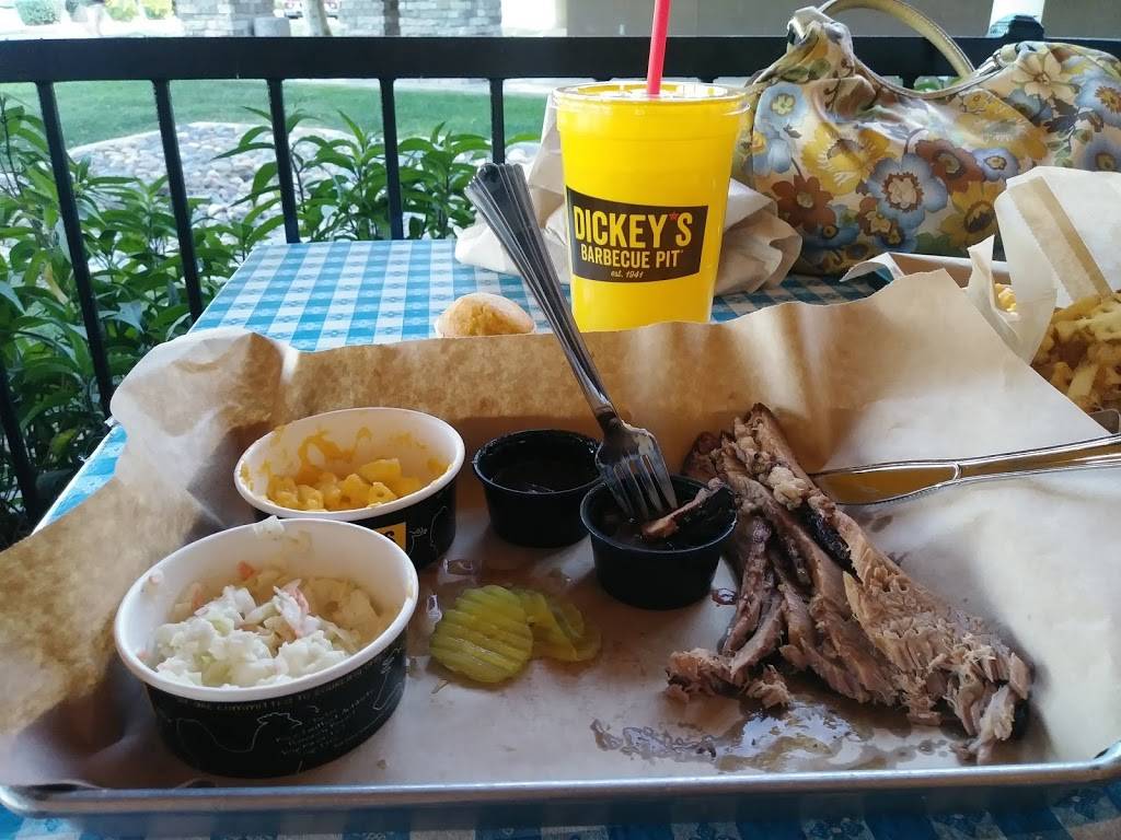 Dickeys Barbecue Pit | restaurant | 402 E Greenway Pkwy, Phoenix, AZ 85022, USA | 6026666320 OR +1 602-666-6320