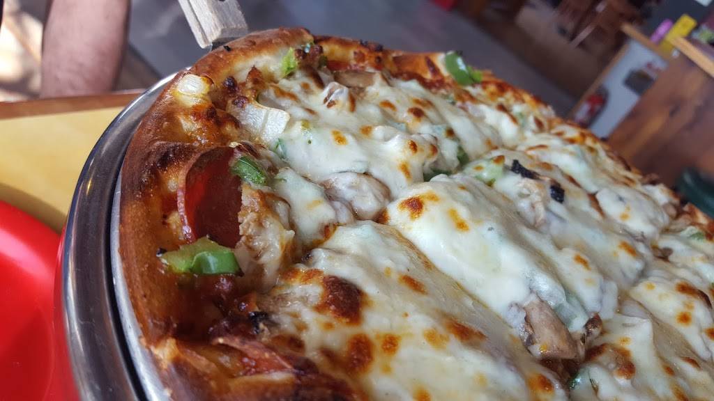 Hop n Pizza & Grinders | restaurant | 106 W Main St, Fennville, MI 49408, USA | 2695615400 OR +1 269-561-5400